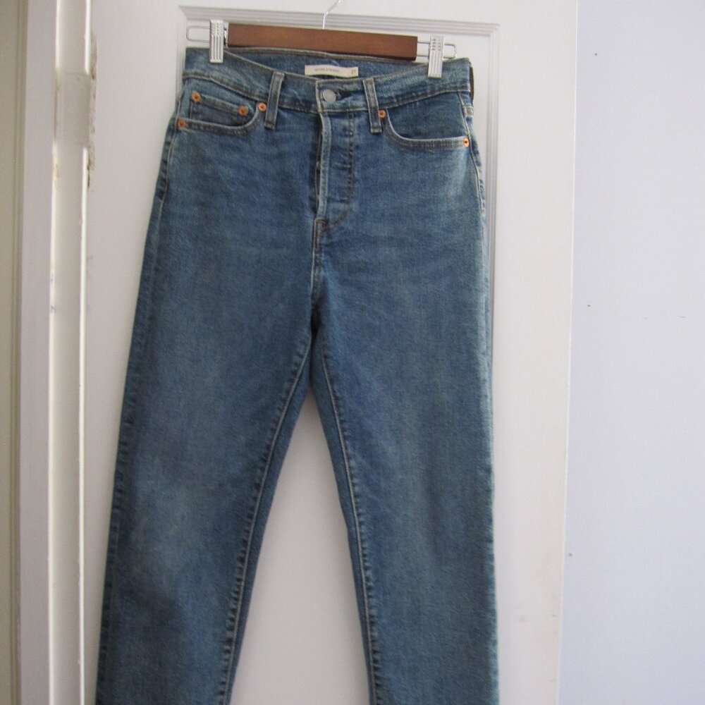 Levi's Medium Blue Wedgie straight fit button fly Jeans Size 27W x 28L